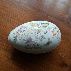 Vintage avon butterfly porcelain trinket box